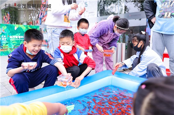 金茂智慧科学城“五一创意亲子活动 (7).jpg