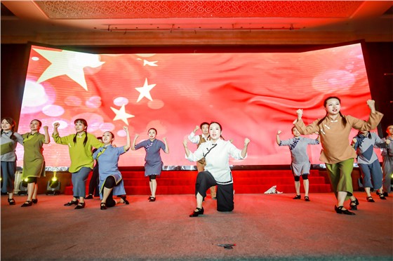 高塘岭街道庆祝中国共产党成立100周末表彰大会暨文艺汇演 (5).JPG