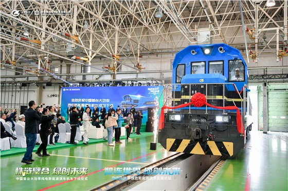 中国首台大功率纯电新能源调车机车下线仪式 (12).JPG