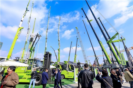 1“印迹中联 印象中国”中联重科智能高机绿色探索中国行 (2).JPG