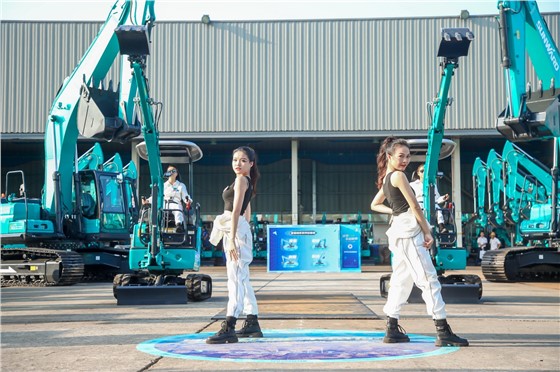 3“逐梦山河 不负使命”山河智能创新成果展示会 (4).JPG