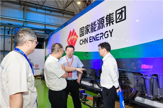 0“国之重器 新质先锋”中车-国能新型智能重载电力机车下线仪式 (2).JPG