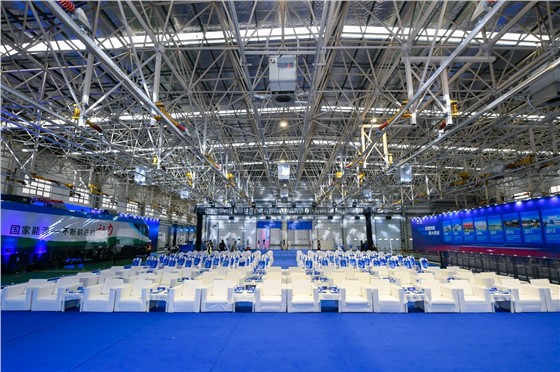 1“国之重器 新质先锋”中车-国能新型智能重载电力机车下线仪式 (2).JPG