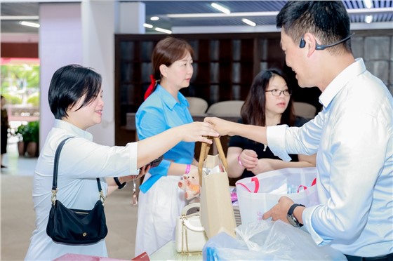 1-2025年湖南大学工商管理学院EE夏季结业典礼 (1).jpg