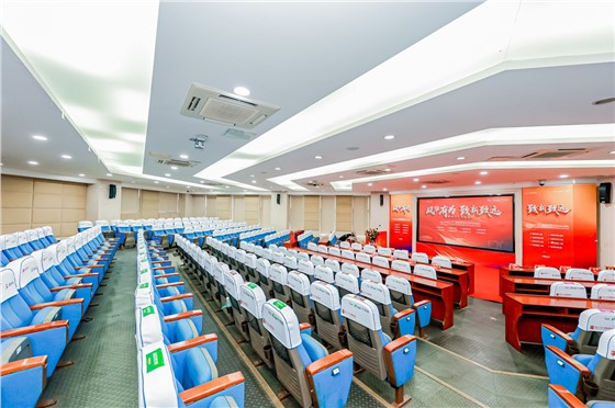 2-2025年湖南大学工商管理学院EE夏季结业典礼 (1).jpg