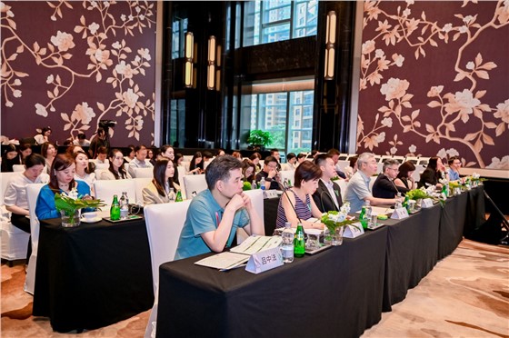 1第二届薇姿DERCOS常见头皮毛发疾病整全管理案例大赛年度总决赛 (3).JPG