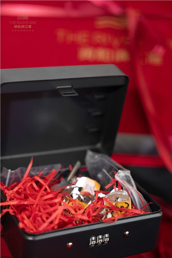 2润和滨江湾T2栋交付活动 (1).jpg