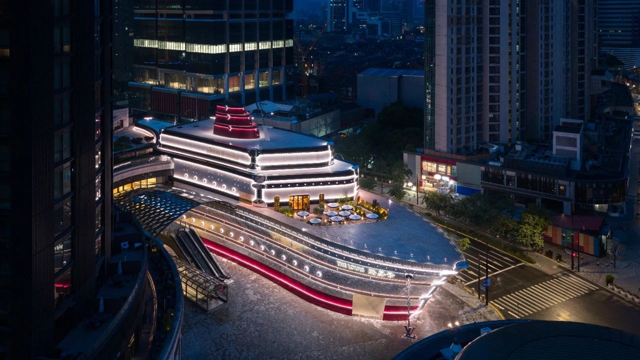 路易威登快闪概念空间点亮上海