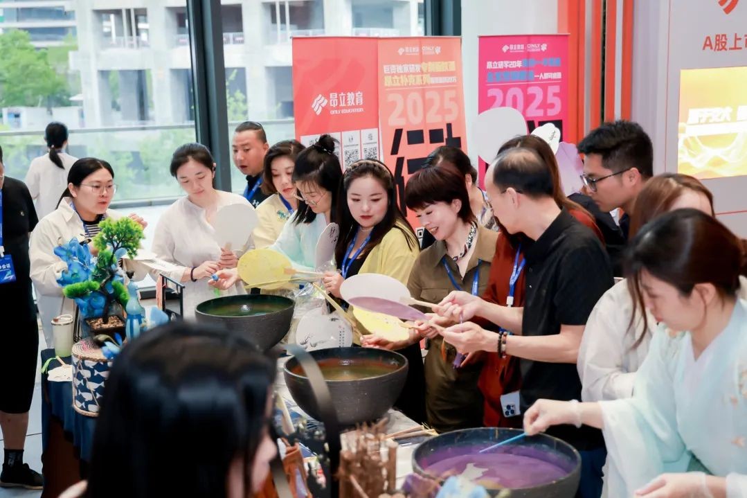 2025年热点浪潮下的品牌营销进化新图景