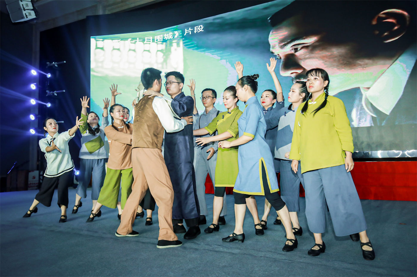 高塘岭街道庆祝中国共产党成立100周末表彰大会暨文艺汇演 (4).JPG