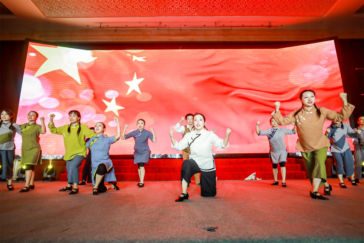 高塘岭街道庆祝中国共产党成立100周末表彰大会暨文艺汇演 (5).JPG