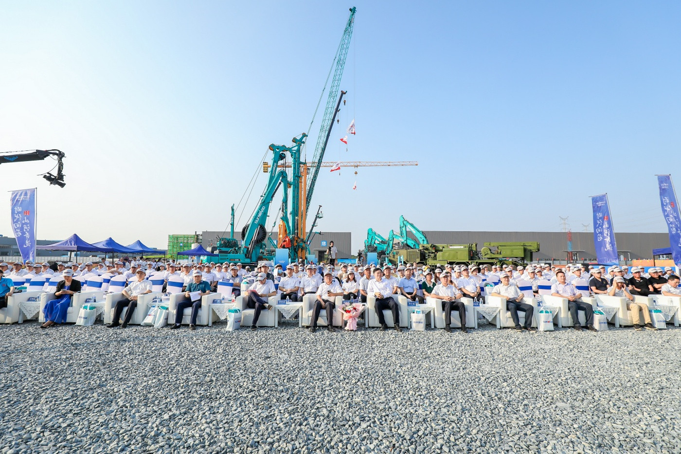 0山河智能《何清华潜心机械五十年》新书发布会 (3).JPG