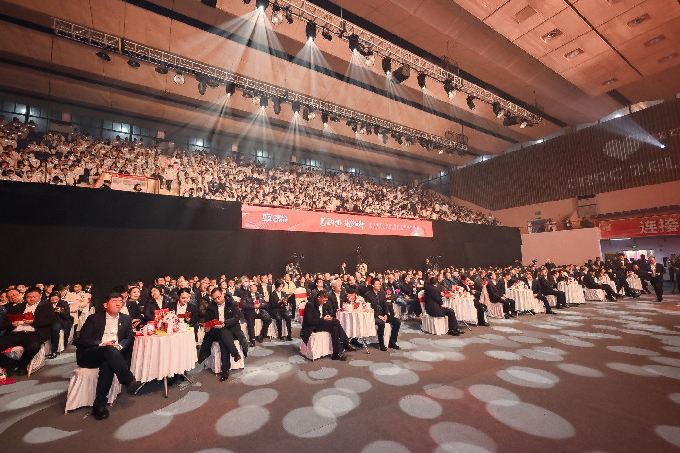 0“星耀株机 筑梦前行”中车株机2024年度总结表彰晚会 (3).JPG