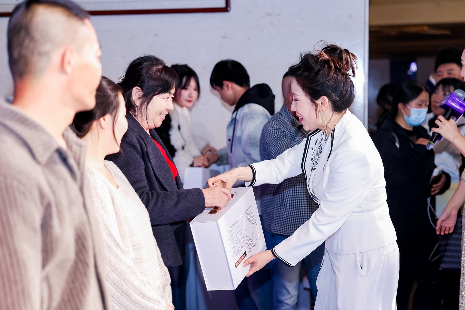 9M6A7628.jpg~tplv-9lv23dm2t1-resize-animforce-v1_1600_3000_gif.jpg